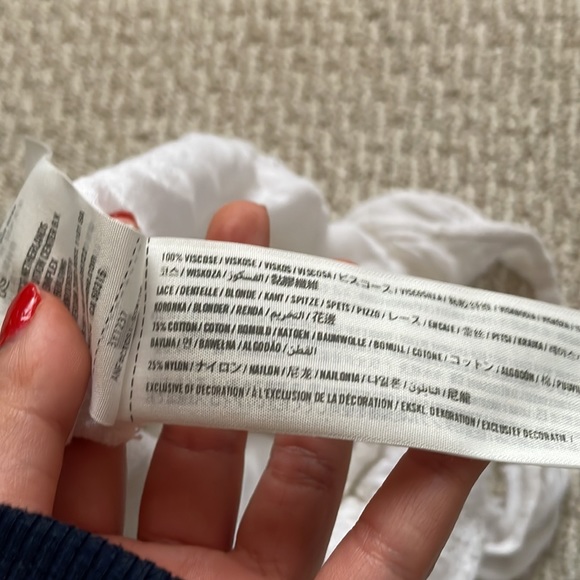 Hollister white lacy off the shoulder crop top - Picture 3 of 4